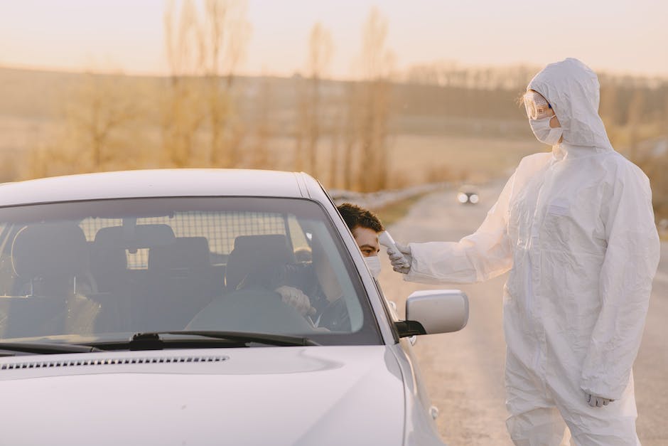  achten Sie nach dem Starten Ihres Fahrzeugs auf Motor, Reifendruck und Ölstand