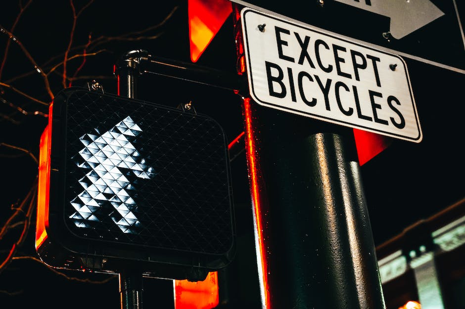  Gelbes Blinklicht am Fahrzeug als Warnung vor Gefahren